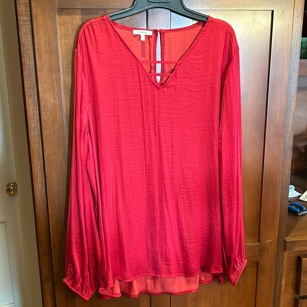 Lovely dark red long sleeve Maurices Women’s size 2 tunic.